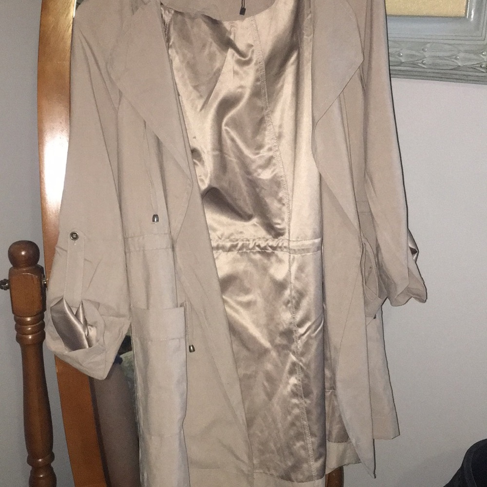 Stacco raincoat grayish taupe jacket size small.